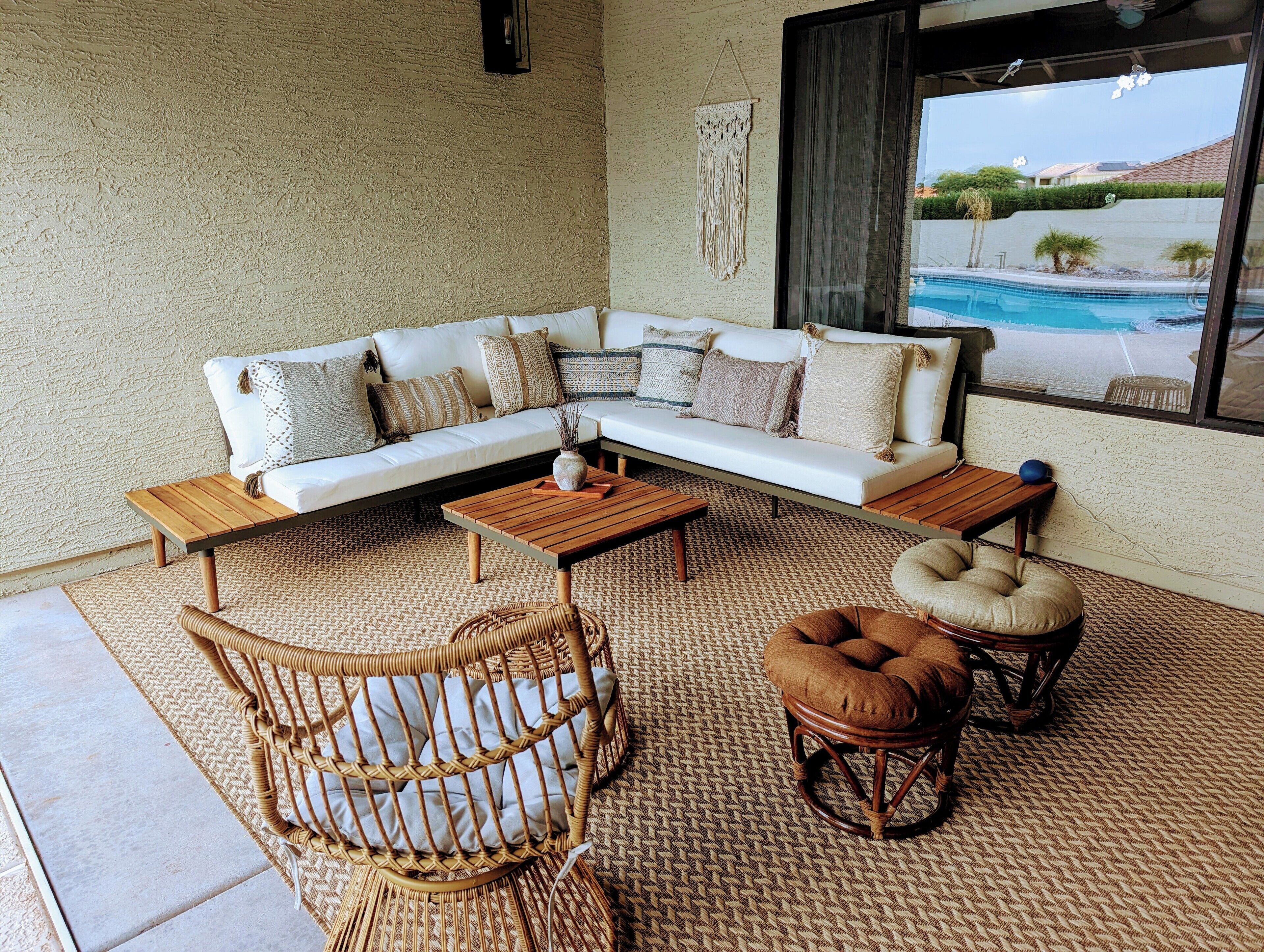 Smart TV, fireplace, table tennis