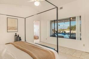 5 bedrooms, desk, iron/ironing board, travel crib