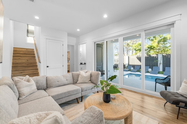 Una Smart TV, un reproductor estéreo