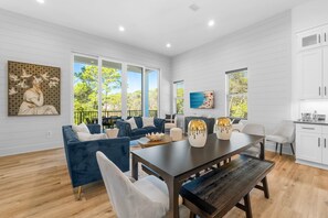 Smart TV, stereo - 7-bedroom/ 7-bathroom house; Private pool; Golf cart included (Santa Rosa Beach)