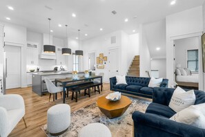 Smart TV, stereo - 7-bedroom/ 7-bathroom house; Private pool; Golf cart included (Santa Rosa Beach)