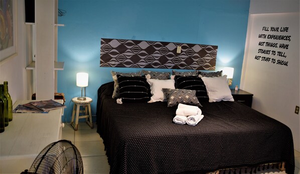 1 غرفة نوم وستائر تعتيم وتجهيزات عازلة للصوت وواي فاي مجانًا