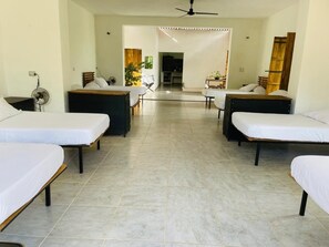 Dormitorio condiviso Standard, vista montagna | Postazione laptop, Wi-Fi gratuito