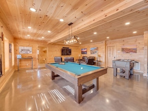 Games room - Blue Ridge Views! 6BR Banner Elk Lodge + Hot Tub (Banner Elk)