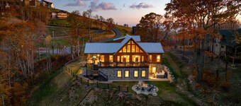 Unplug. Wander. Recharge – Luxury 6BR  Blue Ridge Cabin w/ Hot Tub