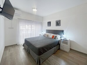 In-room safe, individually decorated, individually furnished - Ayres Suites Saenz Peña (Buenos Aires)