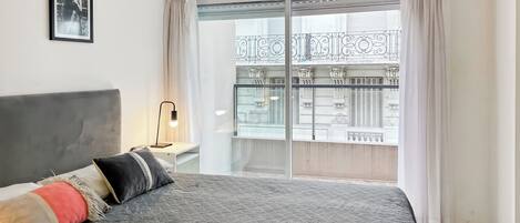 1 Schlafzimmer, Zimmersafe, individuell dekoriert