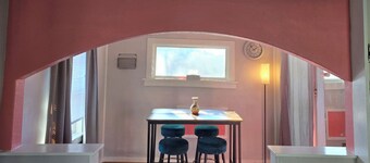 Charming 1-bedroom house the Live Well Nook with WiFi in Cedar Rapids