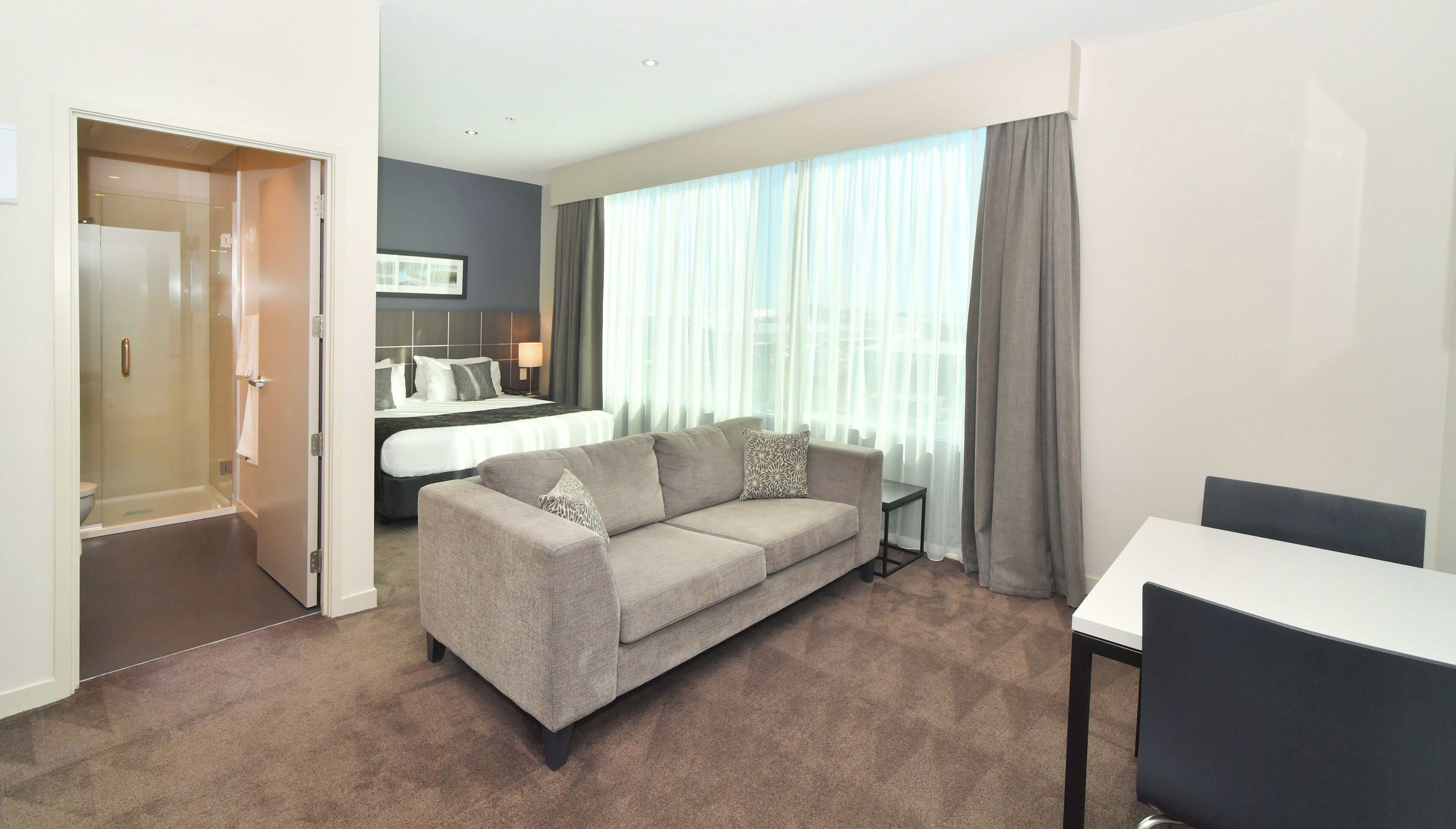 Executive Studio | Desk, blackout drapes, free WiFi, bed sheets