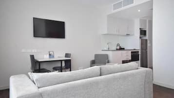 Executive Studio | Living area | 74-cm Smart TV with digital channels