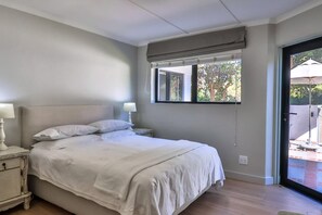 4 bedrooms, desk, iron/ironing board, free WiFi