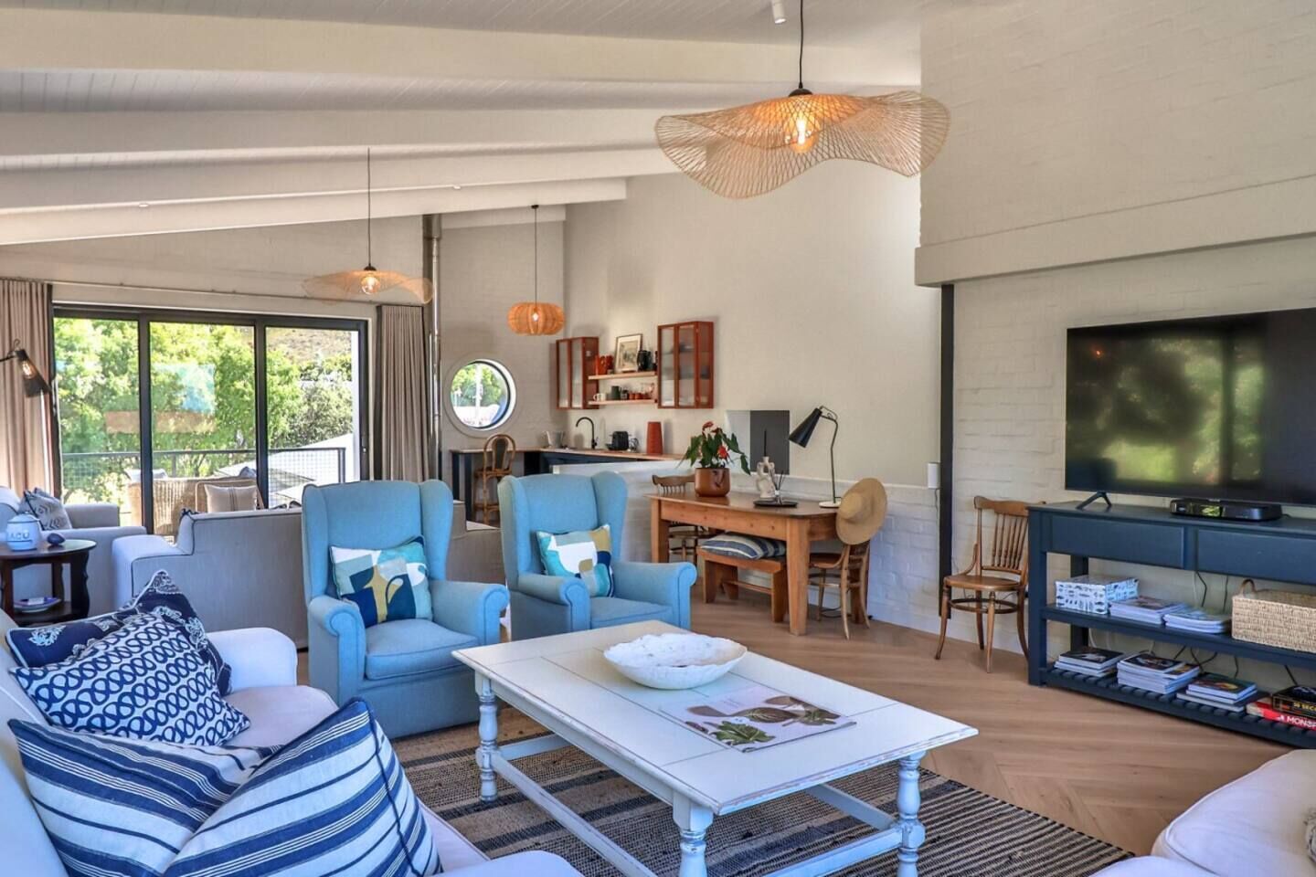 Reservoir House | Elegant Design | Easy Living! - Hermanus