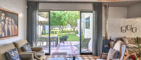 Smart TV y chimenea