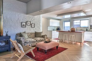 Smart TV, fireplace - Reservoir House | Elegant design | Easy living! (Hermanus)