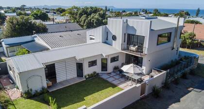Reservoir House | Elegant design | Easy living!
