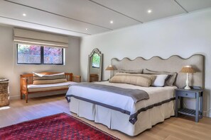4 Schlafzimmer, Schreibtisch, Bügeleisen/Bügelbrett, kostenloses WLAN