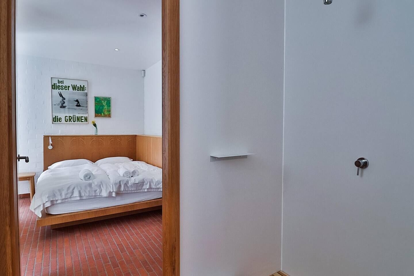 5 bedrooms, desk, iron/ironing board, free WiFi