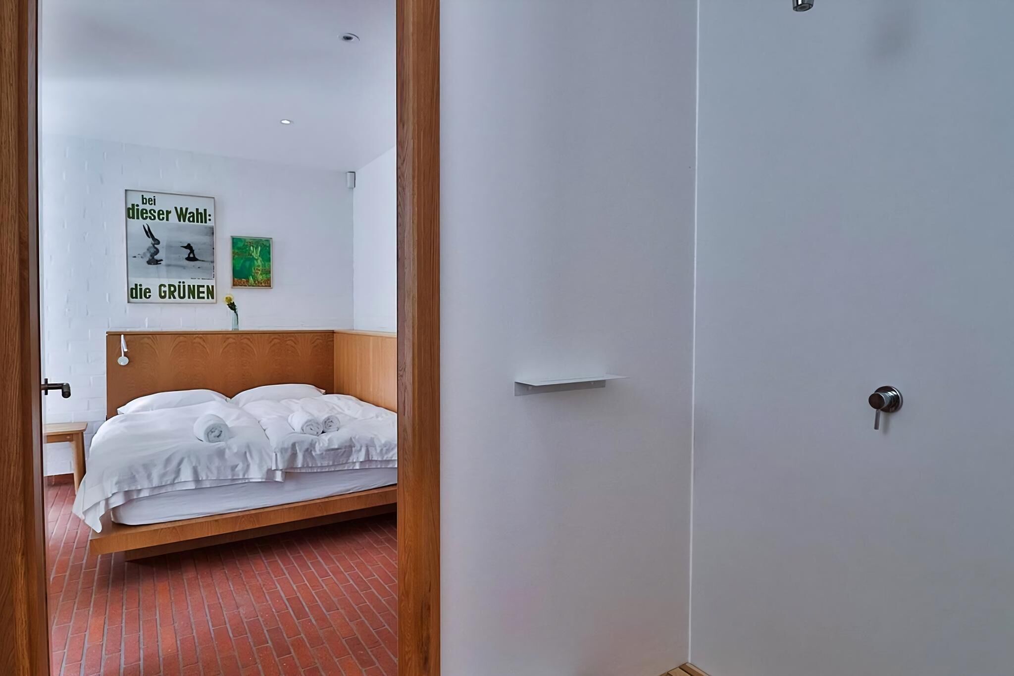 5 slaapkamers, een bureau, een strijkplank/strijkijzer, gratis wifi