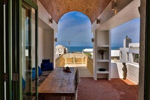 Outdoor dining - Hyggehus | Designer Holiday Home in Voëlklip (Hermanus)