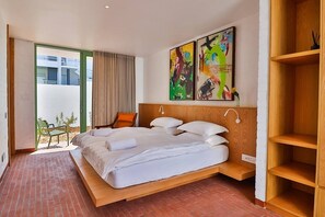 5 bedrooms, desk, iron/ironing board, free WiFi