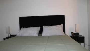 2 habitaciones, tabla de planchar con plancha, wifi y ropa de cama