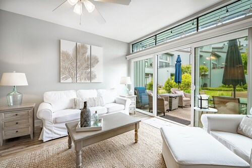 The Beach Retreat-Stylish 2-bedroom view condo in Birch Bay 