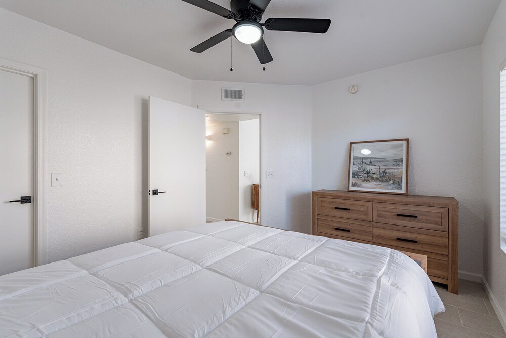 Charming townhome with AC and WiFi in wonderful Green Valley Green