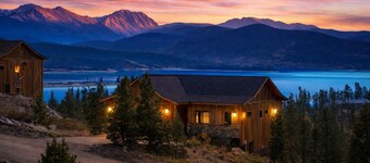 Luxe Summer Chalet: Epic Lake Views, Cinema & Gym - 8 Min to RMNP + Hot Tub