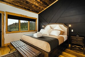 4 bedrooms, desk, travel crib, free WiFi