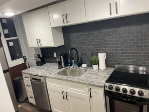 Fridge, microwave, oven, stovetop - Cloud 9 Studio (Waseca)