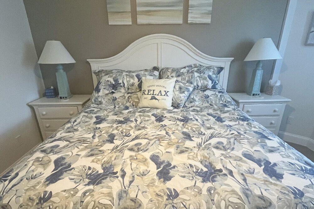 Canal front home with private pool, direct gulf access, and Cape Coral Vrbo