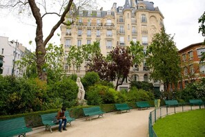 Exterior - The "Central Parc" of the Marais (Paris)