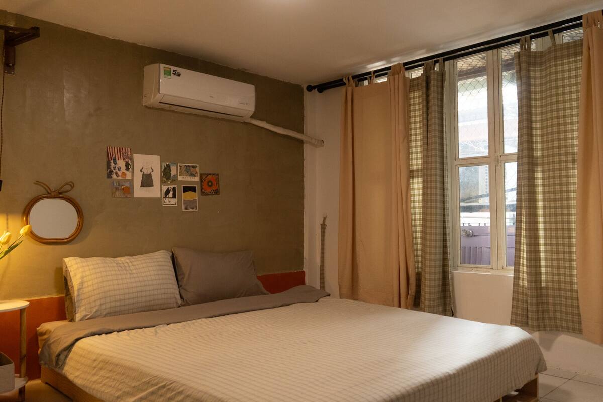 Habitación Confort, para no fumadores, balcón | Decoración personalizada, muebles diferentes y escritorio