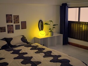 Habitació clàssica | Cortines opaques i planxa i posts de planxar