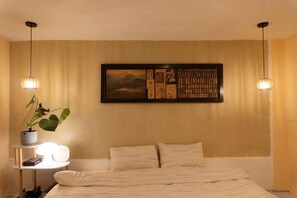 Habitación doble Confort | Decoración personalizada, muebles diferentes y escritorio 