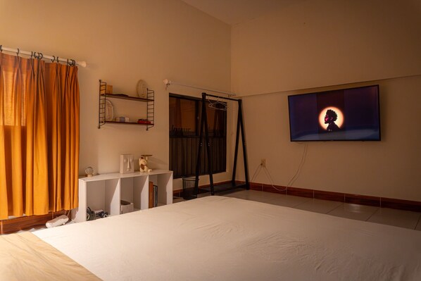 Quarto clássico | Individualmente decorados, individualmente mobiliados, escrivaninha