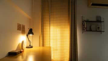 ベーシック ルーム | 客室ごとに異なる装飾、客室ごとに異なるインテリア、デスク、ノートパソコン用作業スペース