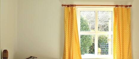 3 slaapkamers, een strijkplank/strijkijzer, wifi, beddengoed