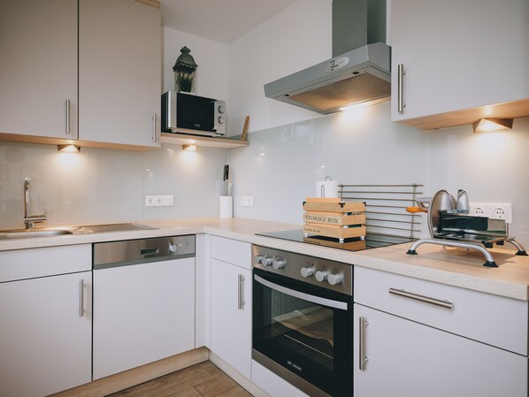 Fridge, microwave, oven, dishwasher