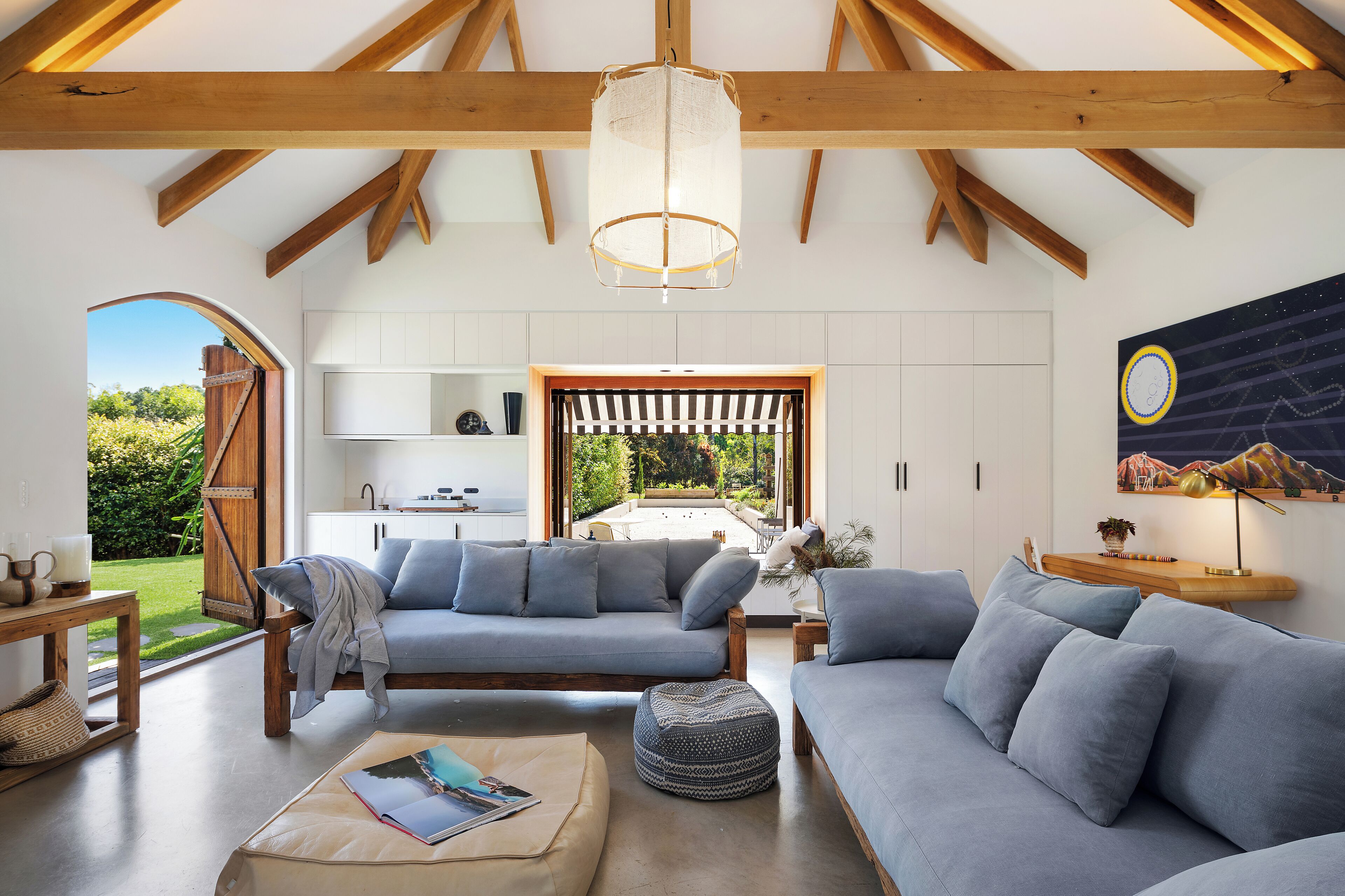 Deluxe Bungalow, Garden View | Living area