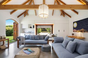 Deluxe-bungalow, näköala puutarhaan | Oleskelualue