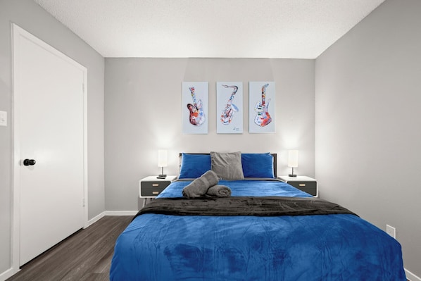 1 habitación, tabla de planchar con plancha, wifi y ropa de cama