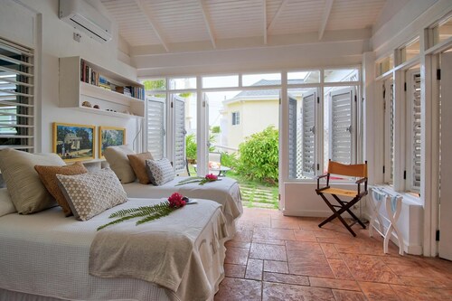Adrift- 3BR Beachfront Villa w/ Staff