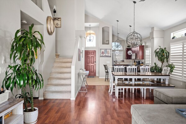 المنشأة من الداخل