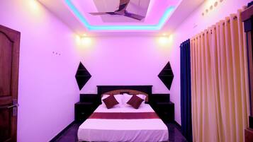 4 bedrooms, in-room safe, iron/ironing board, free WiFi