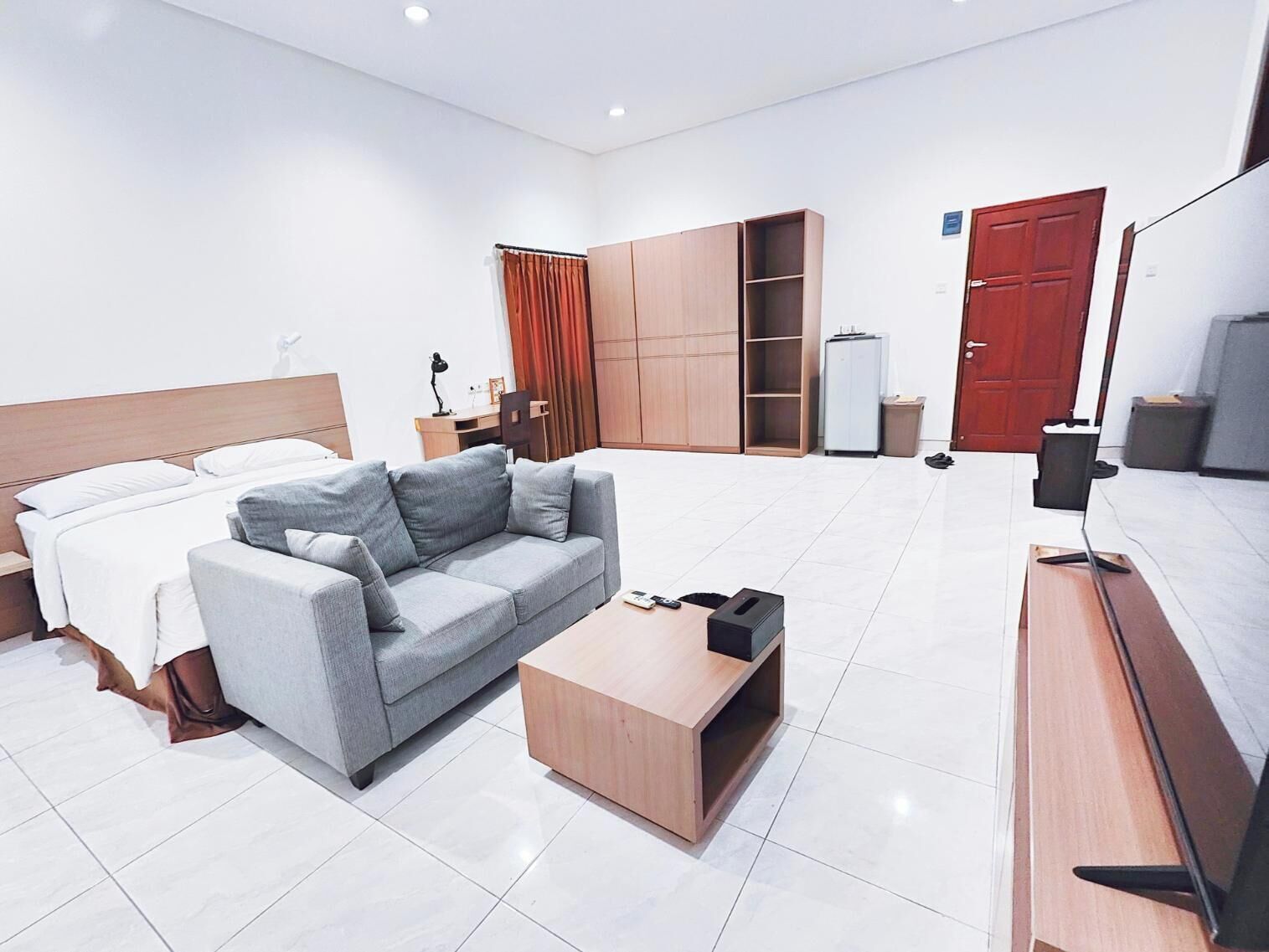 Junior Room | Laptop workspace, soundproofing, free WiFi, bed sheets