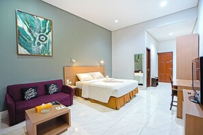 ห้องพรีเมียร์ | พื้นที่ทำงานแบบใช้แล็ปท็อป, ห้องเก็บเสียง, Wi-Fi ฟรี, ผ้าปูที่นอน
