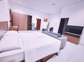 Chambre Junior | Espace de travail pour ordinateur portable, chambres insonorisées