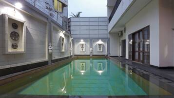 Kolam renang outdoor