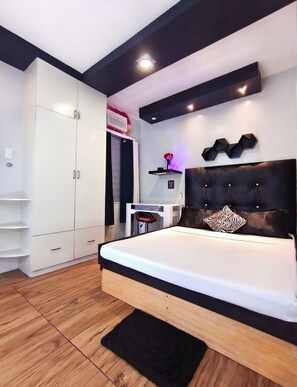 3 bedrooms, desk, free WiFi, bed sheets